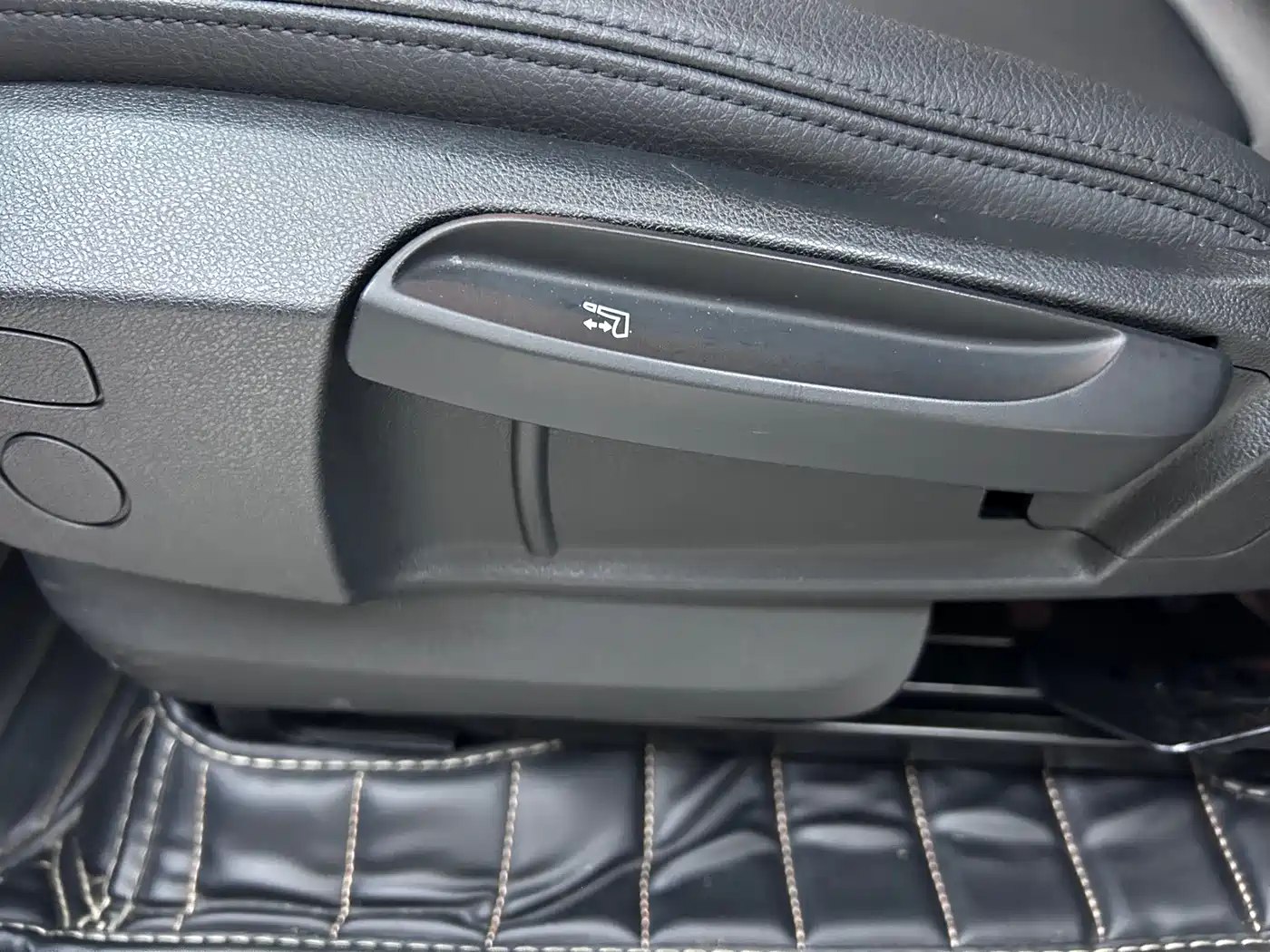 BMW 2 Series Touring 2018 218i Luxury Line фото 13