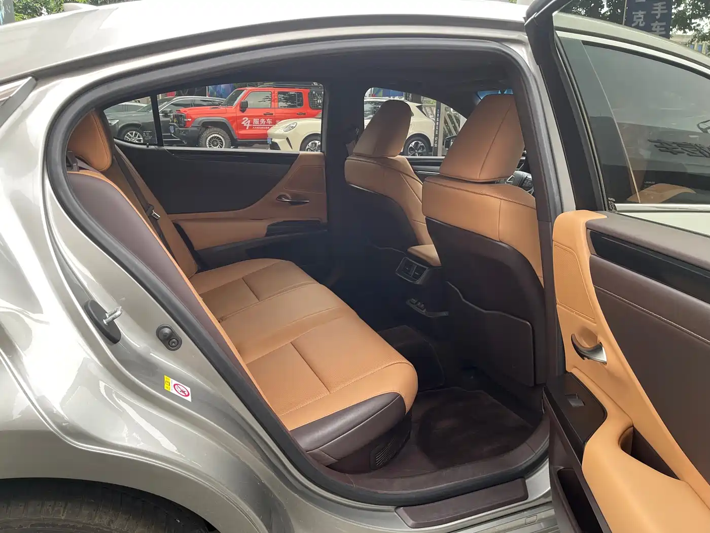 Lexus ES 2018 300h Excellence Edition China V фото 4