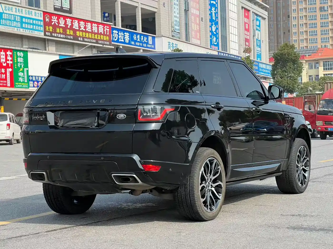 Land Rover Range Rover Sport 2021 3.0 L6 Gloss Black Edition фото 9
