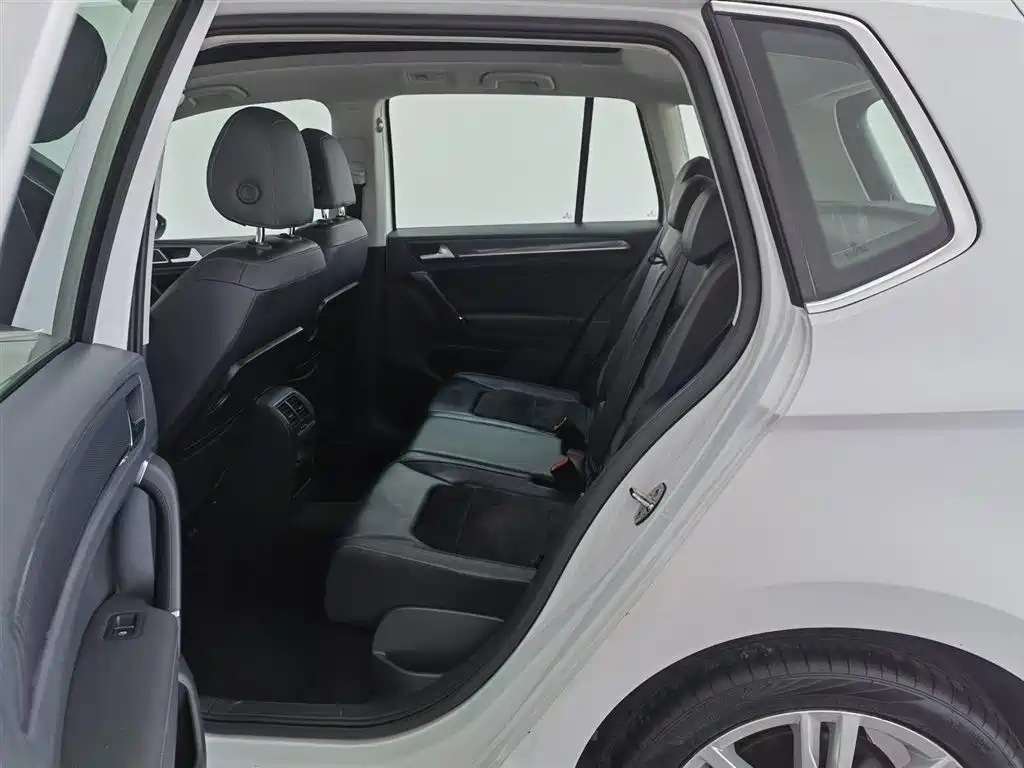 Volkswagen Golf Sportsvan 2016 230TSI Automatic Luxury фото 20