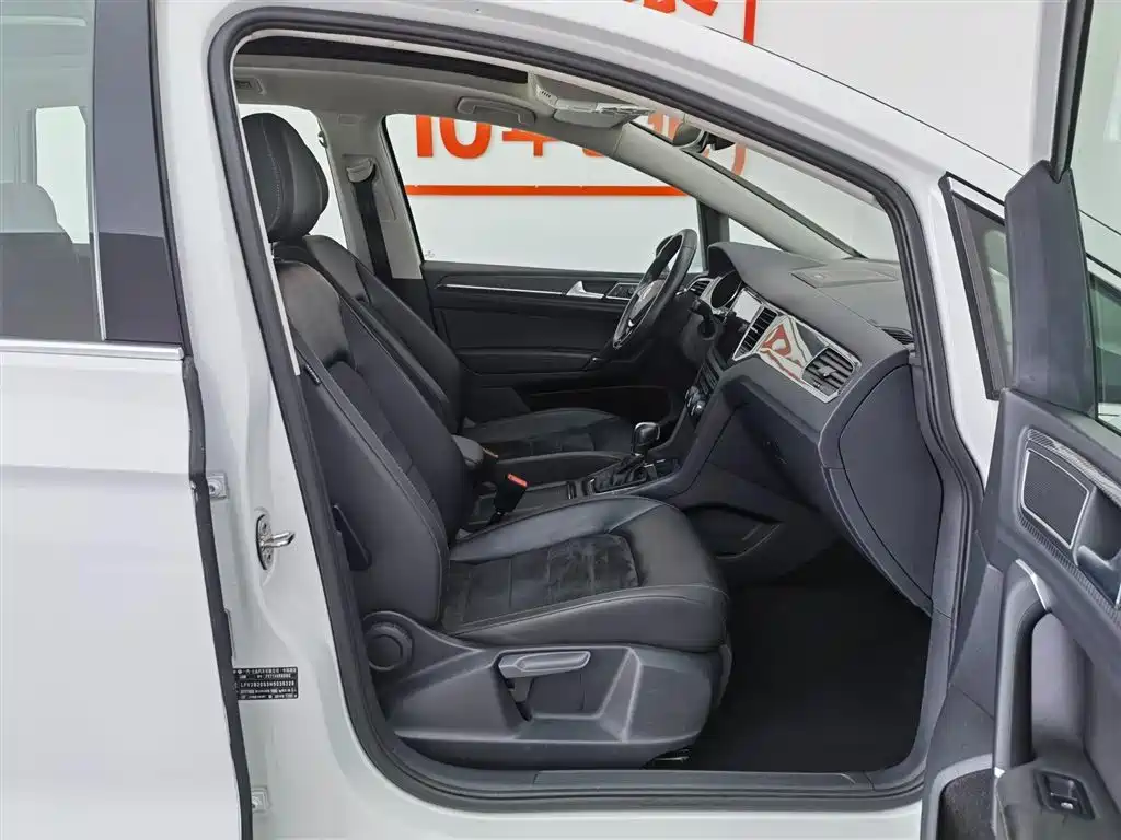 Volkswagen Golf Sportsvan 2016 230TSI Automatic Luxury фото 13