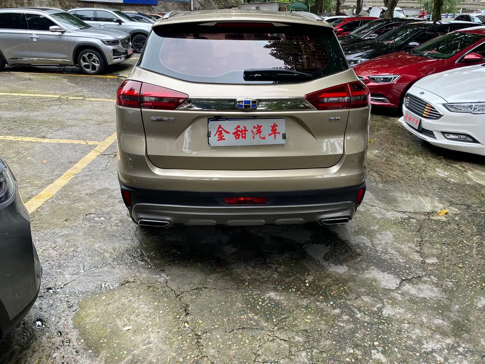 Фото 5 - Geely Atlas