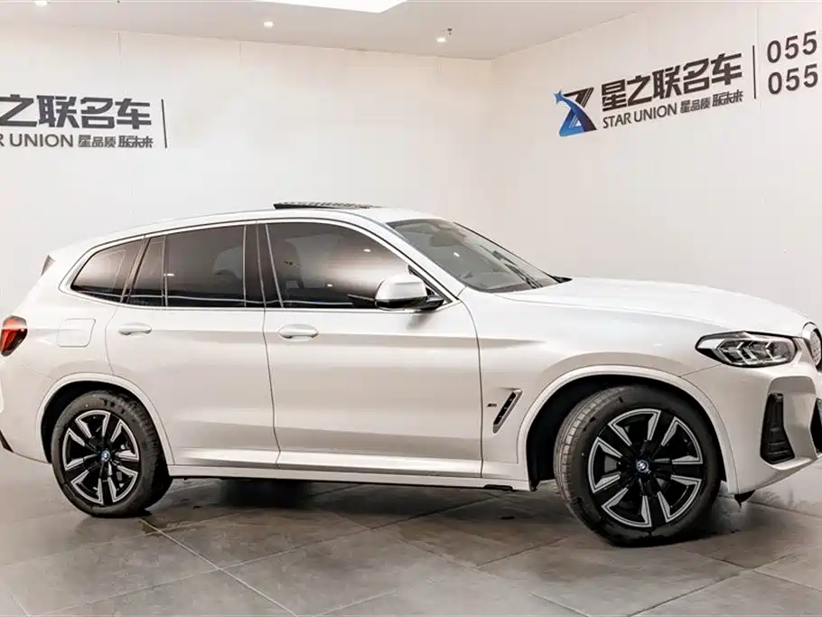 BMW IX3