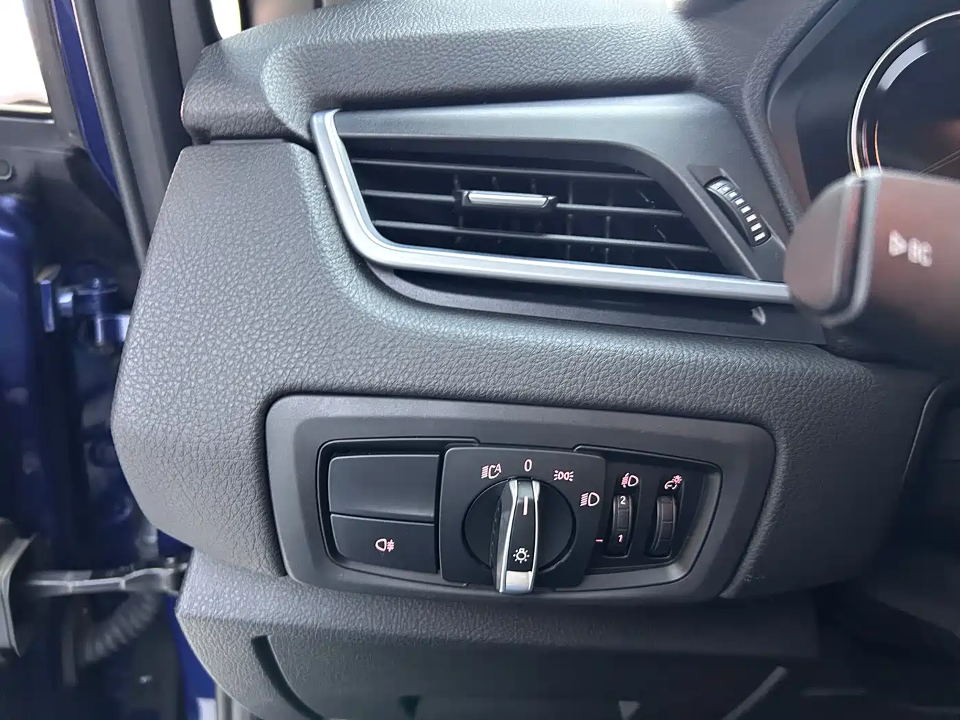 BMW 2 Series Touring 2018 218i Luxury Line фото 14