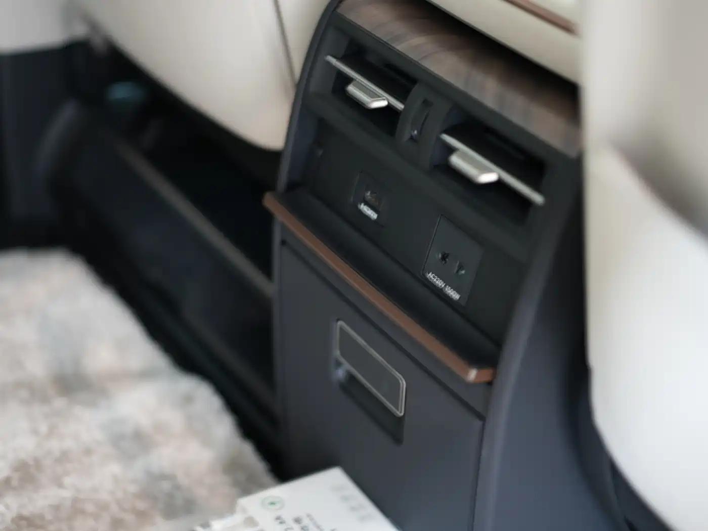 Lexus LM 2025 Model 500h Six-Seater Prestige Edition фото 10