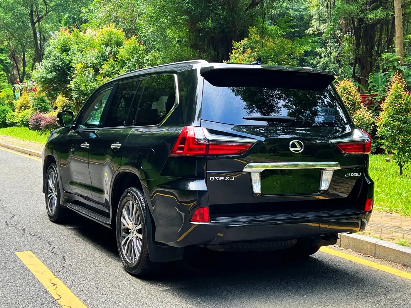 Lexus LX 2017 570 Dynamic Luxury фото 17