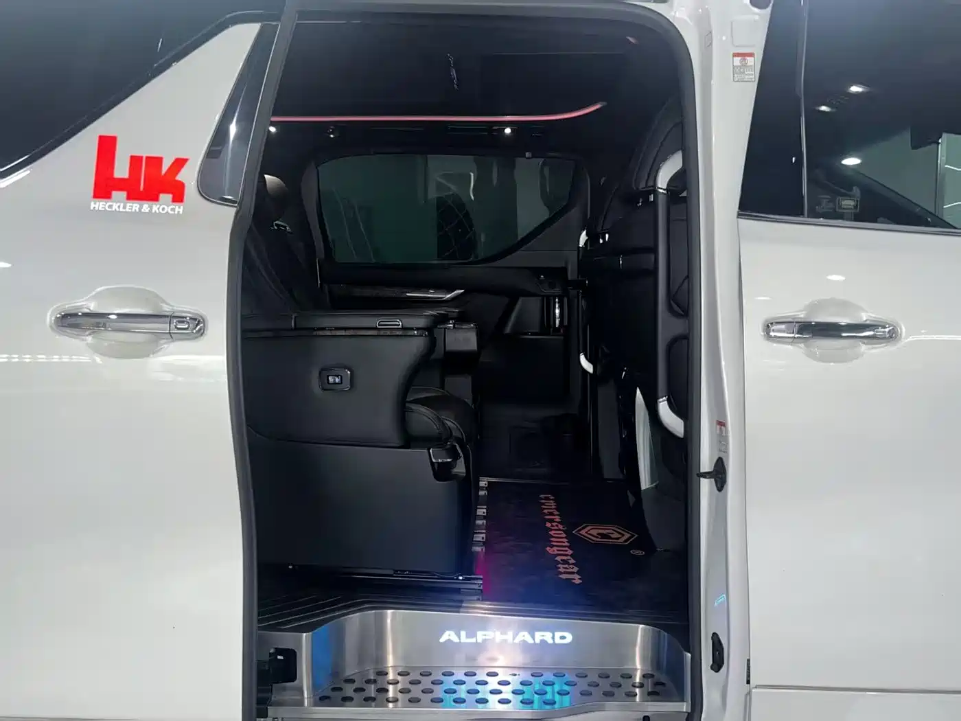 Toyota Alphard 2019 Hybrid 2.5L Premium Edition фото 8