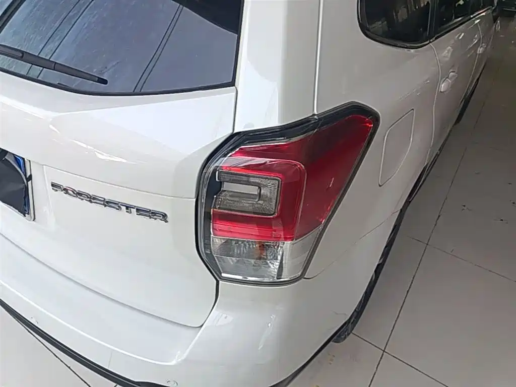 Subaru Forester 2016 2.0i Fashion Navigation Edition фото 8