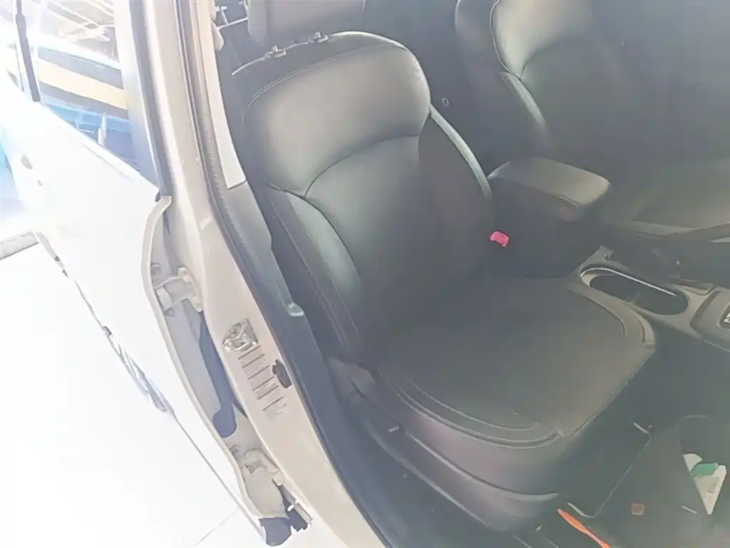 Subaru Forester 2016 2.0i Fashion Navigation Edition фото 25