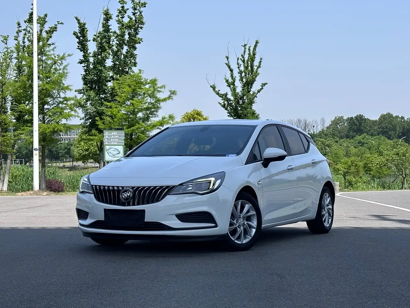 Buick Verano 2016 Hatchback 15S Automatic Leading фото 4