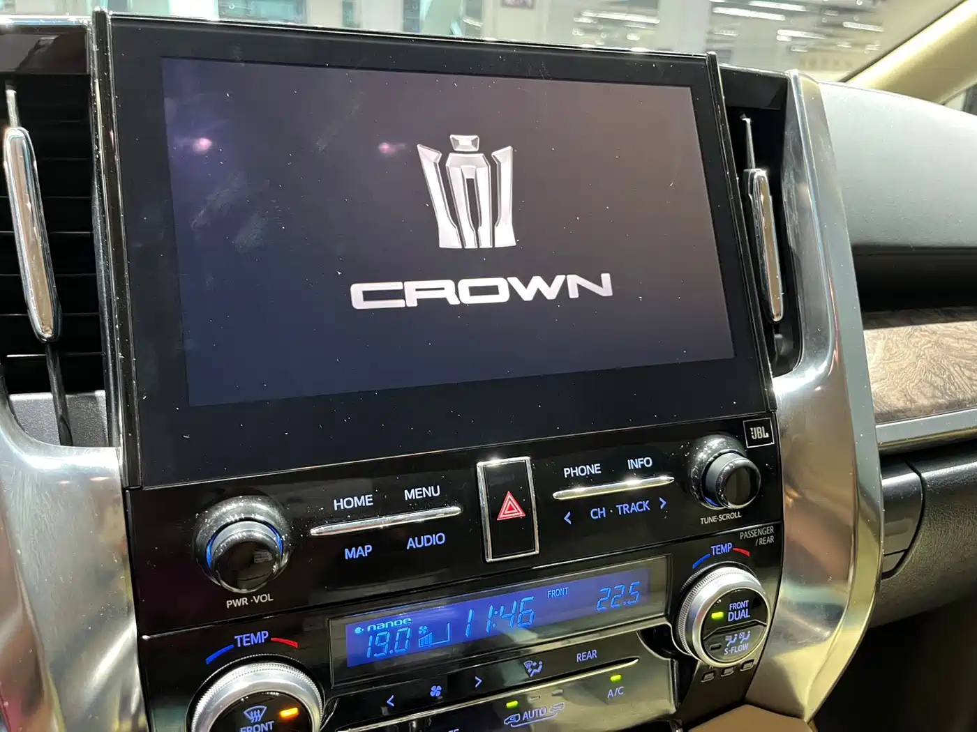 Toyota Vellfire 2021 Crown Hybrid 2.5L HV Premium Edition фото 9