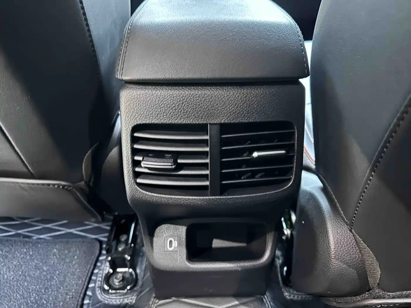 Kia Seltos 2023 1.5L CVT Luxury Edition фото 18
