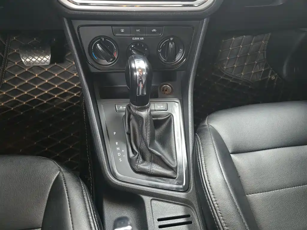 Volkswagen Lavida Tour 2015 1.6L Automatic Trend Edition фото 14