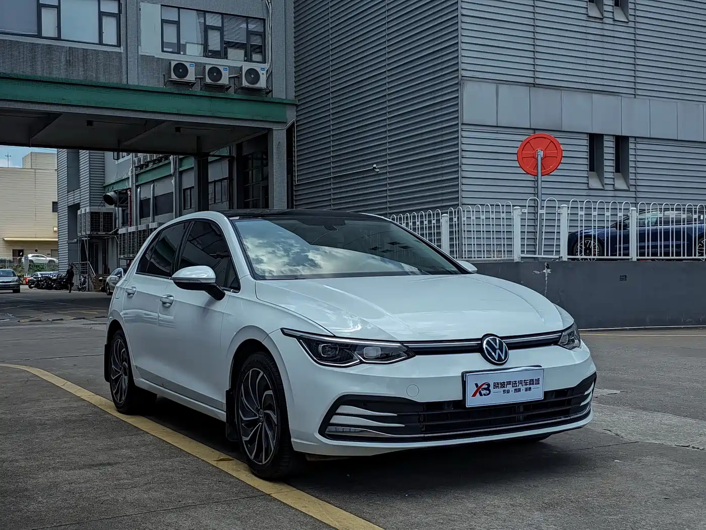 Volkswagen Golf 2023 Facelift 280TSI DSG Pro фото 3