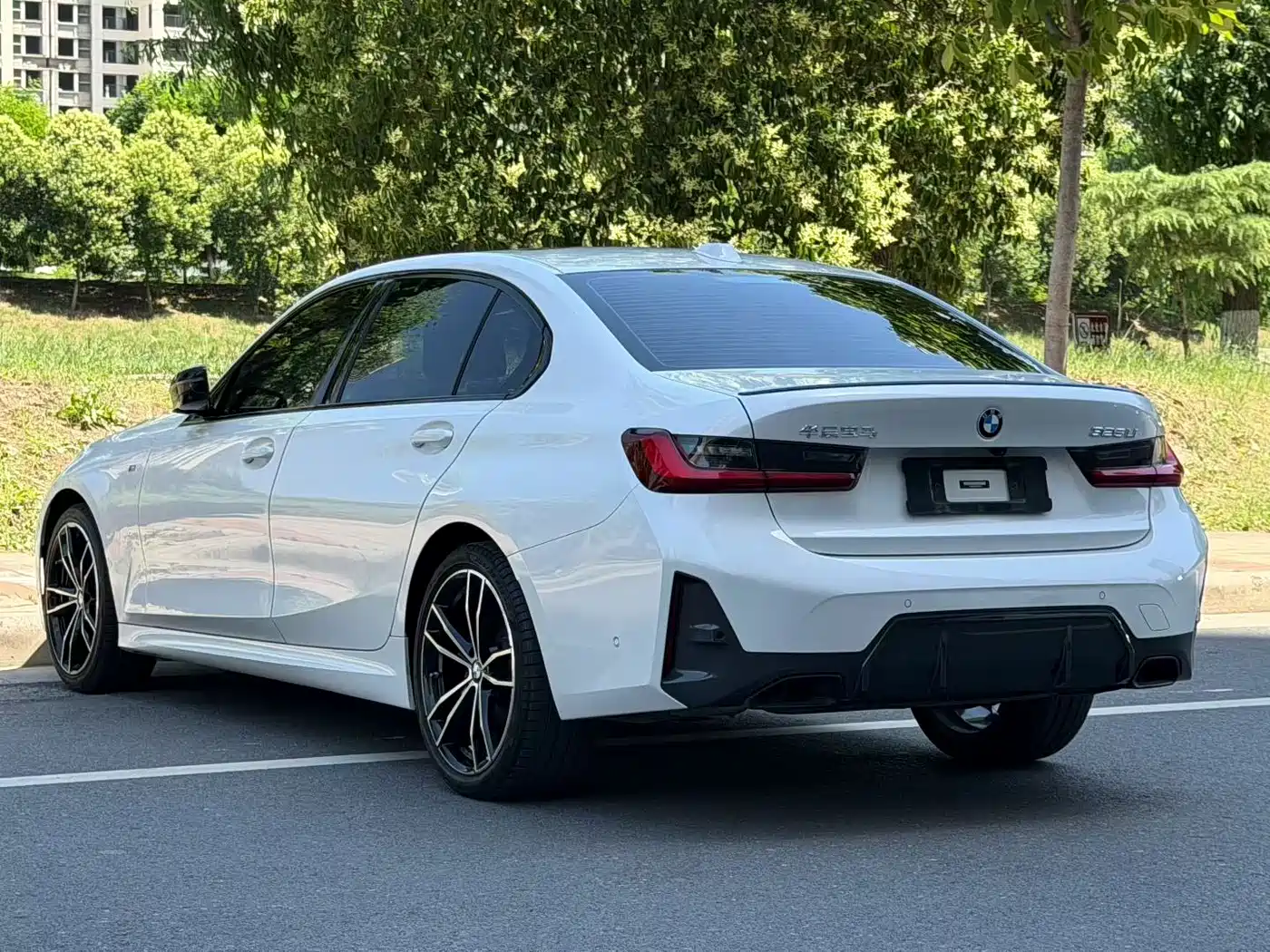 BMW 3 Series 2023 325Li M Sport Black Night Package фото 7