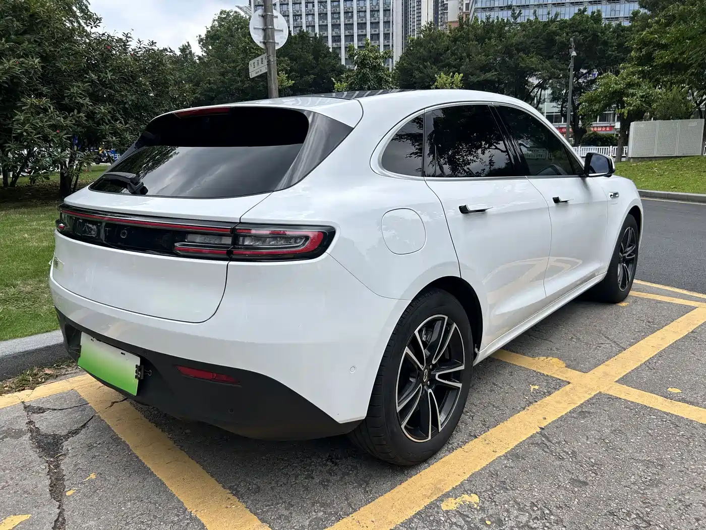 AITO Wenjie AITO M5 2024 Extended Range Max RWD Advanced Smart Driving Edition фото 6