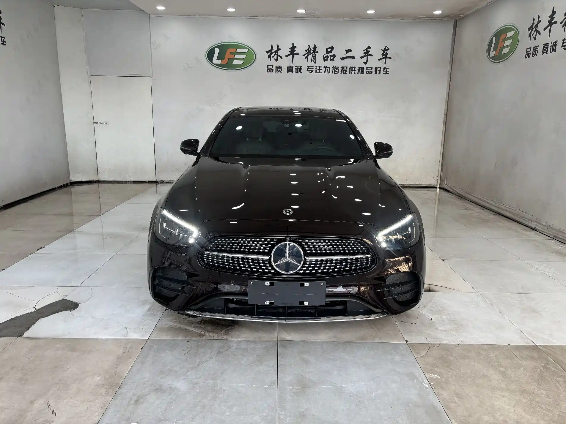 صورة 2 - Mercedes-Benz E-Class