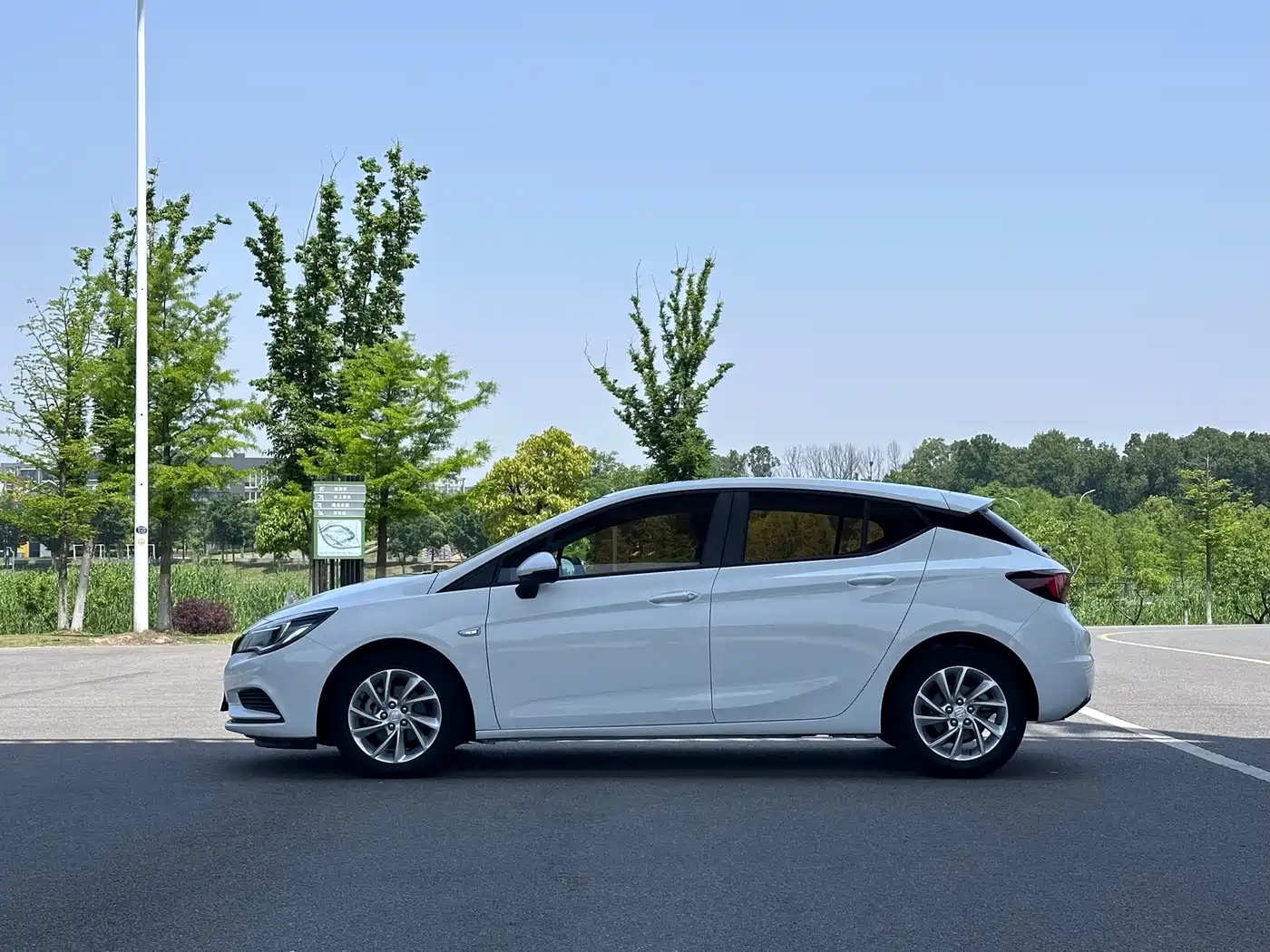 Buick Verano 2016 Hatchback 15S Automatic Leading фото 5