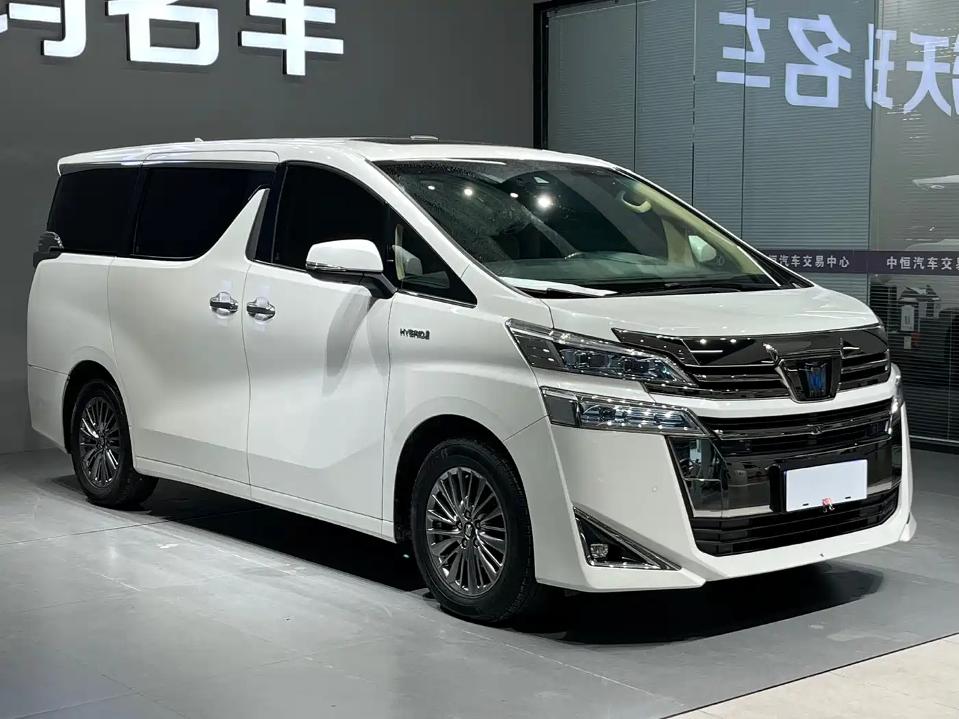 Toyota Vellfire 2021 Crown Hybrid 2.5L HV Premium Edition фото 3