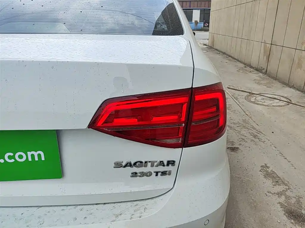 Volkswagen Sagitar 2017 230TSI Automatic Luxury фото 8