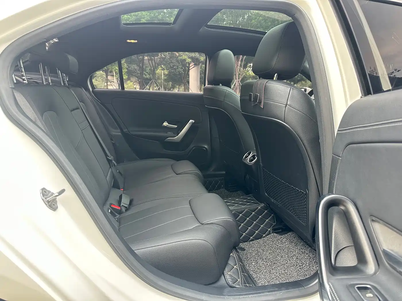 Mercedes-Benz A-Class 2022 A 180 L фото 11