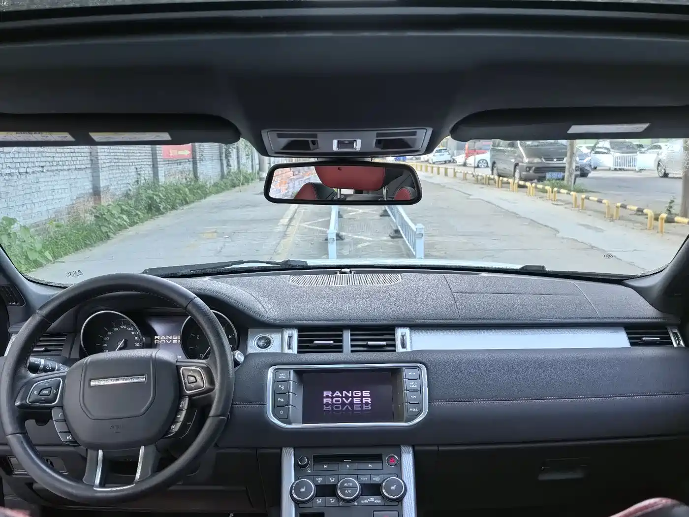 Land Rover Range Rover Evoque (Import) 2012 2.0T 5-door Dynamic Edition фото 4