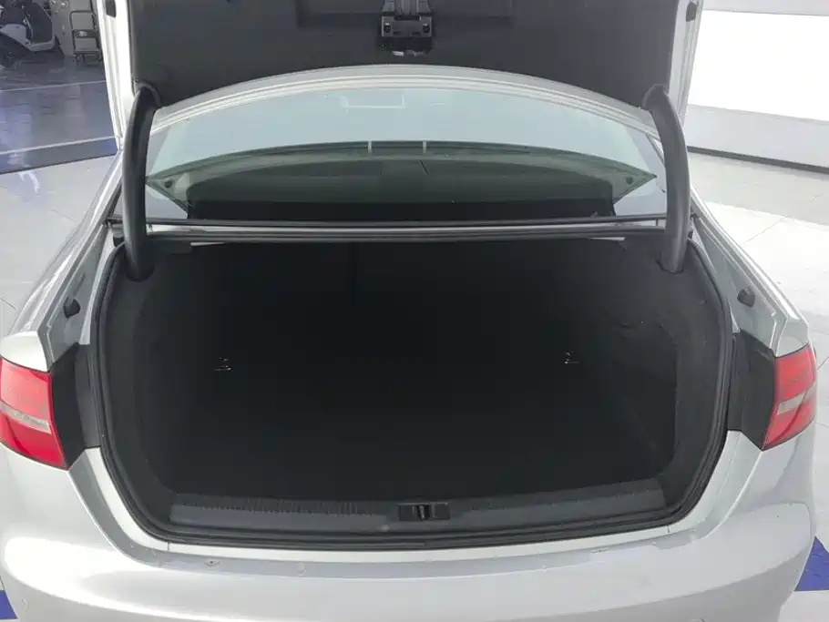 Фото 4 - Audi A4L