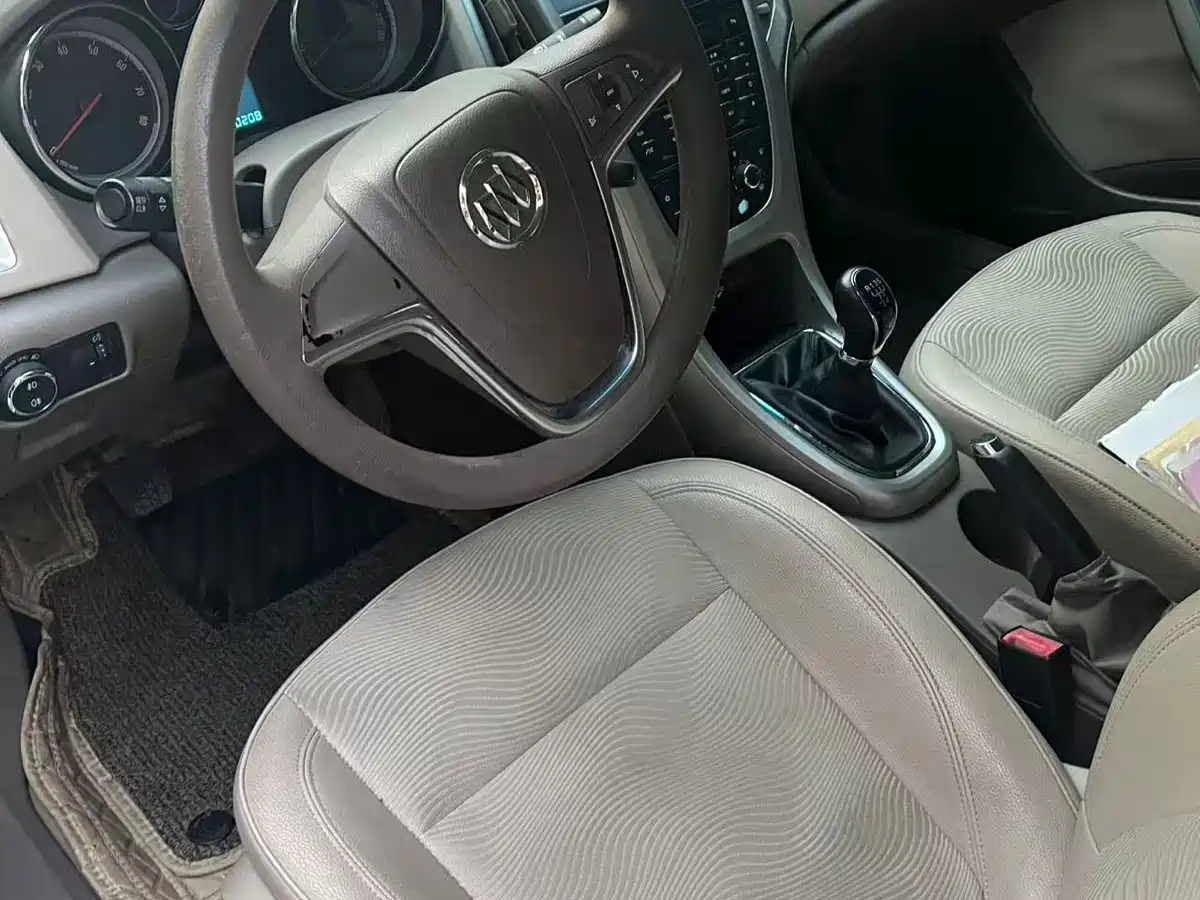 Buick Excelle 2012 GT 1.6L Manual Progressive Edition фото 4