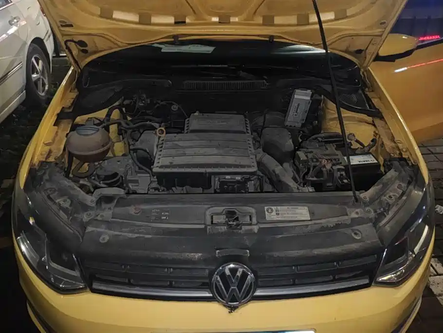 Volkswagen Polo 2014 1.6L Automatic Comfort Edition фото 10