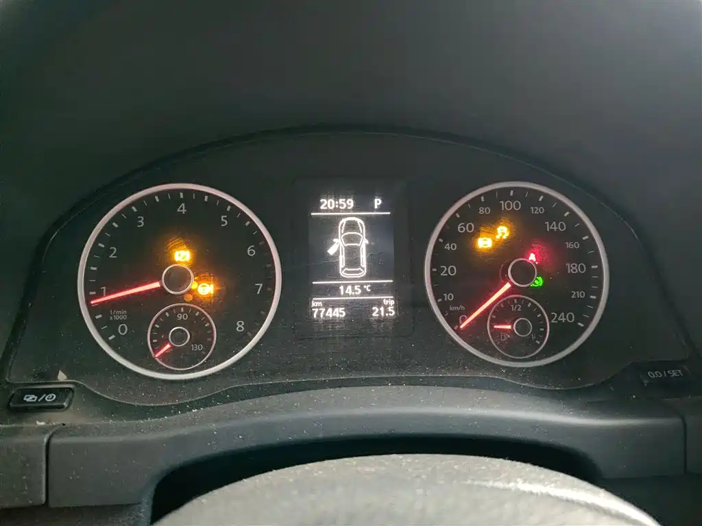Volkswagen Tiguan 2015 1.8TSI Automatic 2WD Trendline фото 12