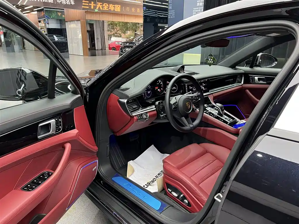 PORSCHE PANAMERA