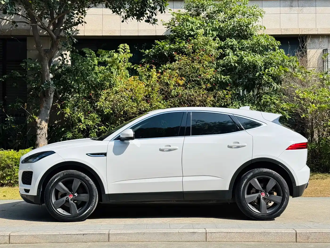 JAGUAR E PACE