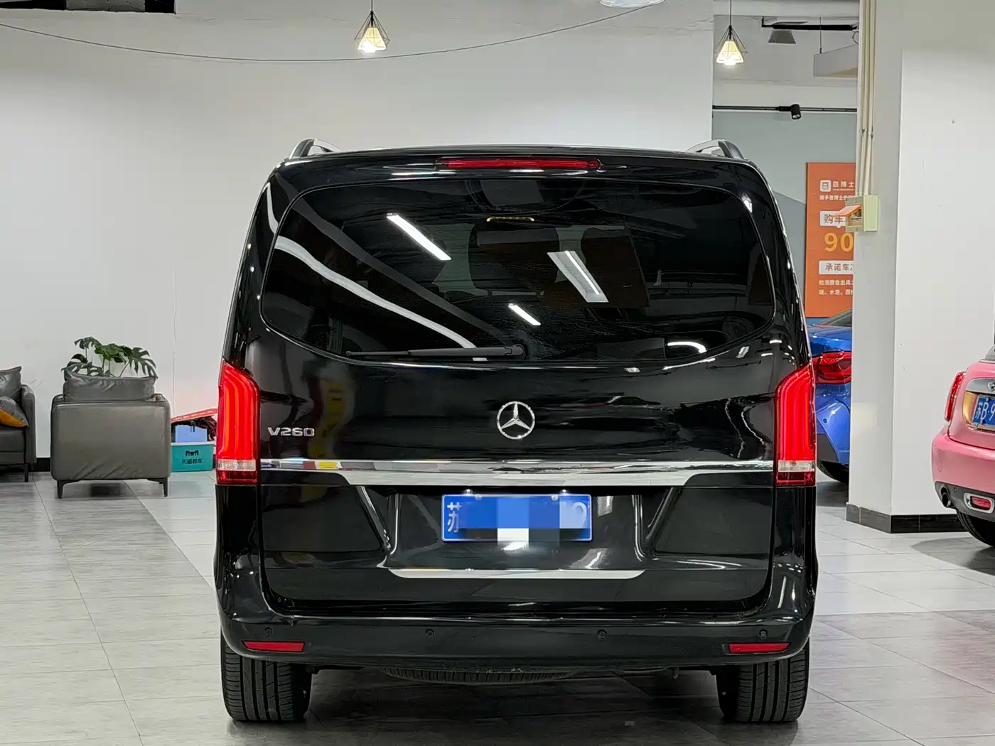 Mercedes-Benz V-Class 2017 Model V 260 Premium Edition фото 4