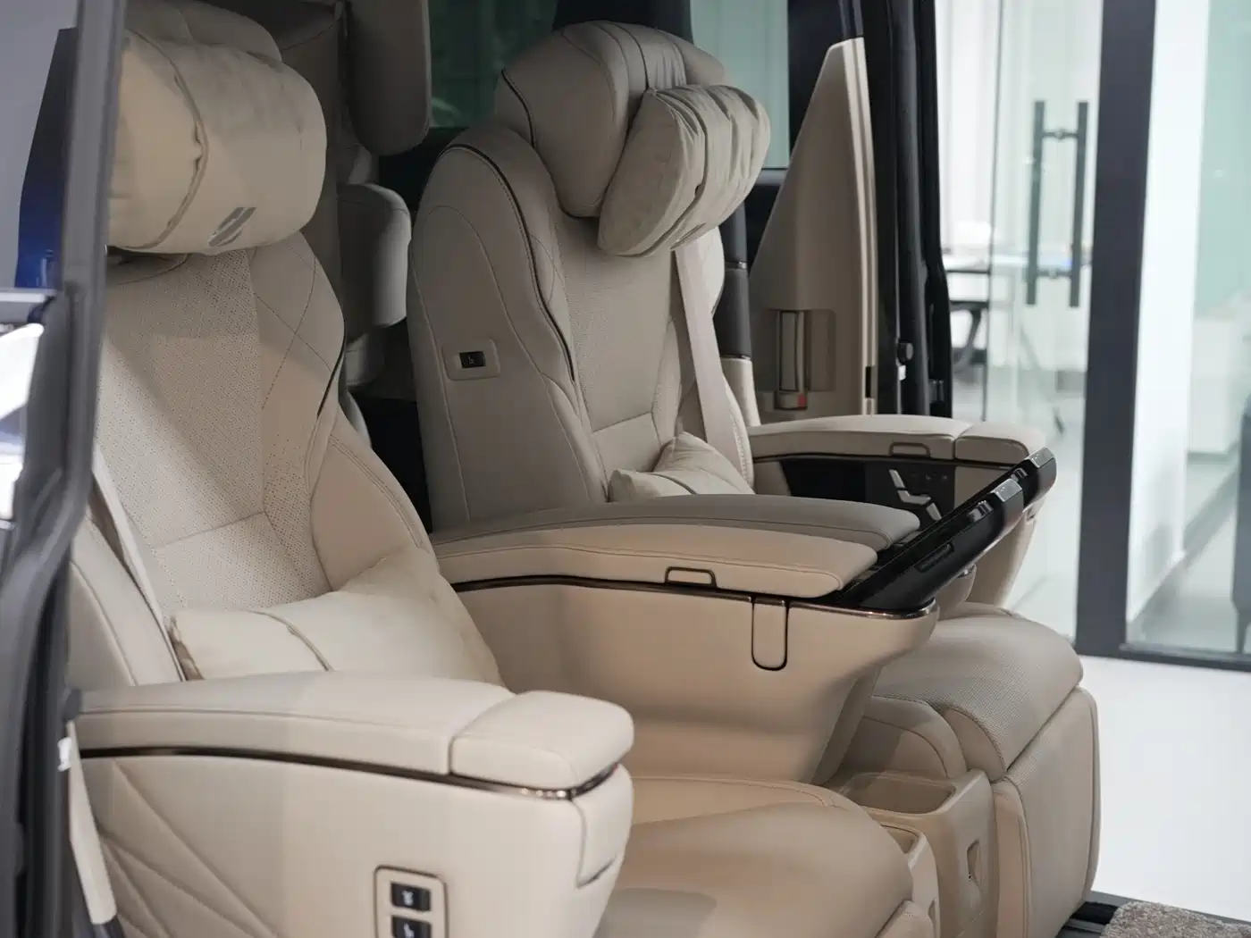 Toyota Alphard 2024 Hybrid 2.5L Ultimate Enjoyment Edition фото 10