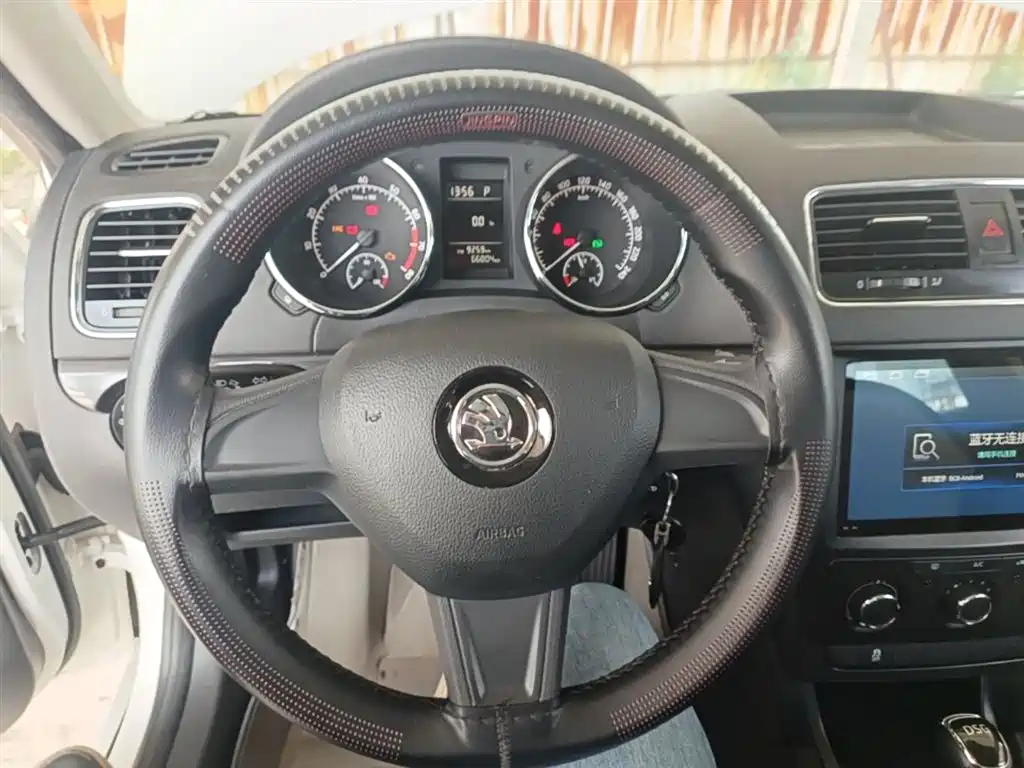 Škoda Yeti 2017 TSI280 DSG Advance фото 11