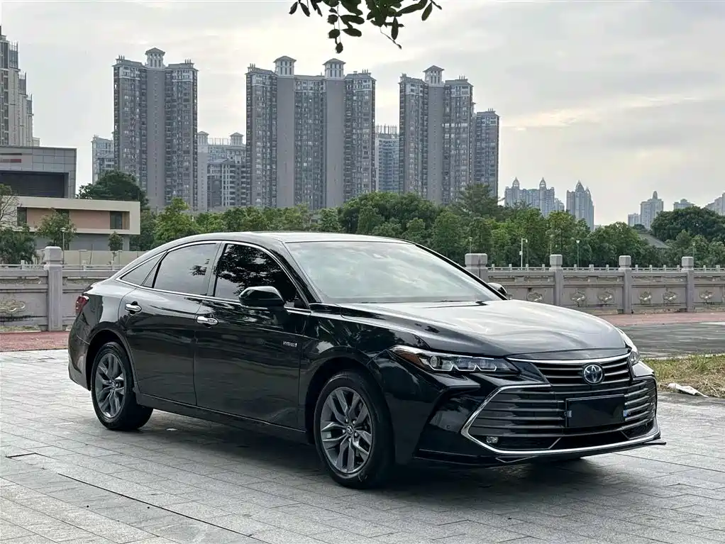 Toyota Avalon 2019 Hybrid 2.5L Luxury Edition China V фото 3