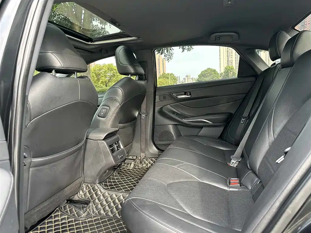 Toyota Avalon 2019 Hybrid 2.5L Luxury Edition China V фото 9