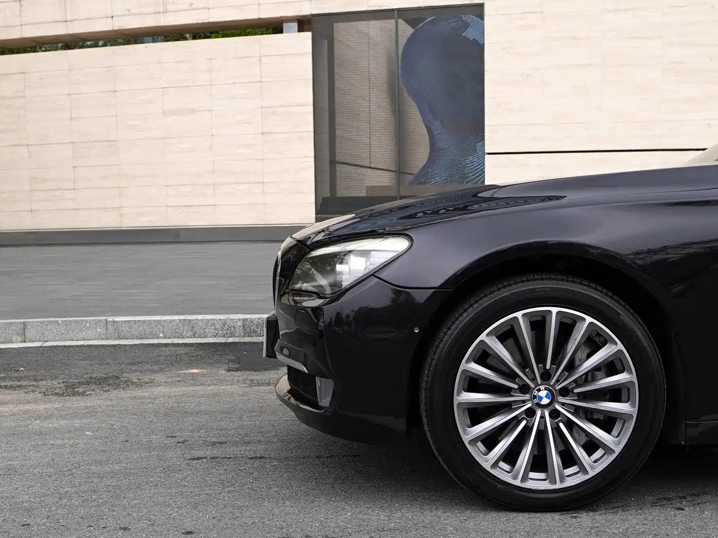 BMW 7 Series 2010 760Li фото 15