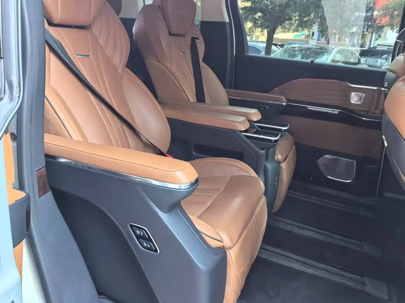 Hongqi HQ9 2023 2.0T Smart Connect Flagship фото 11