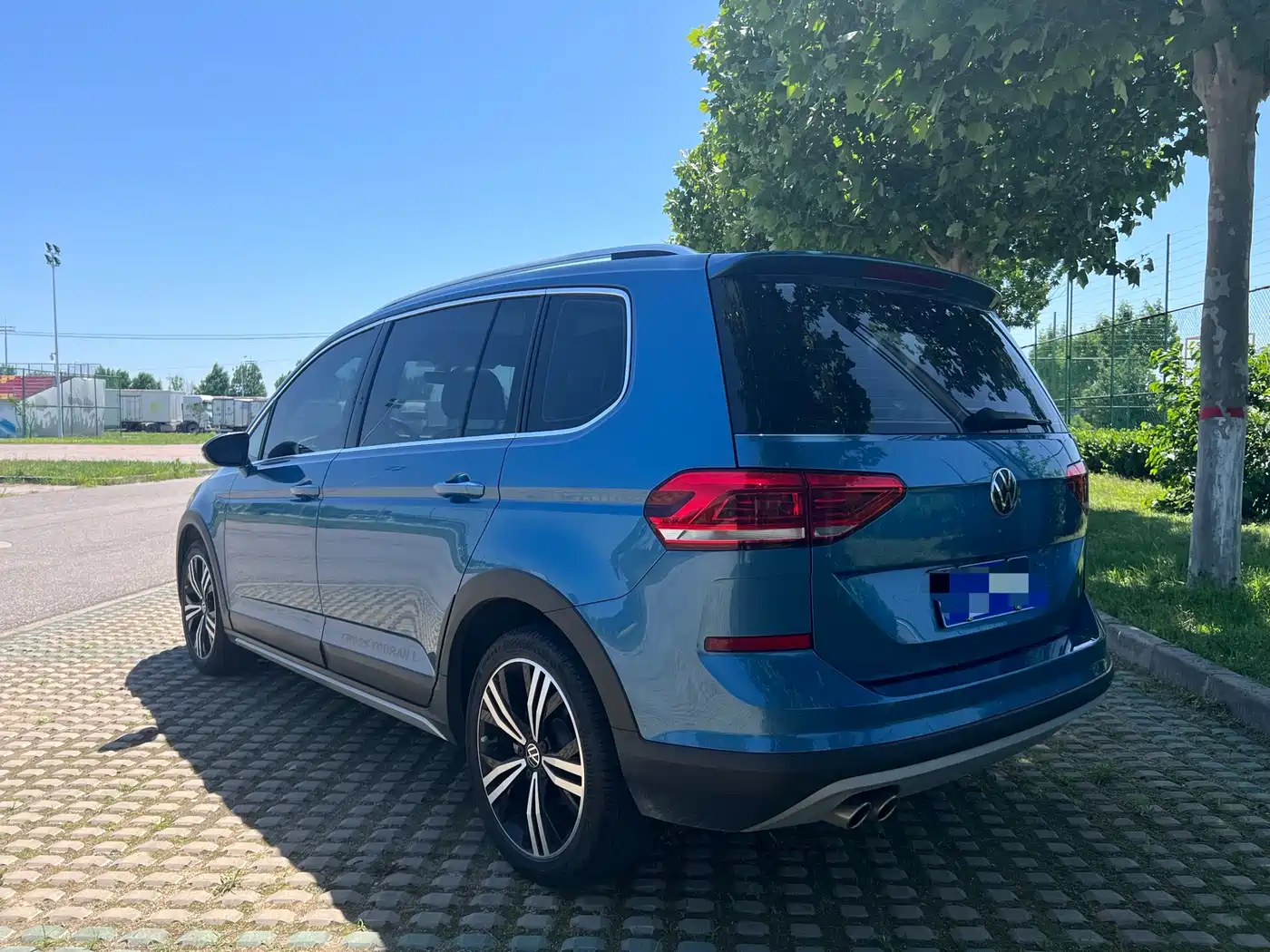 Volkswagen Touran 2021 Touran L 280TSI DSG Cross Luxury 6-Seater фото 4