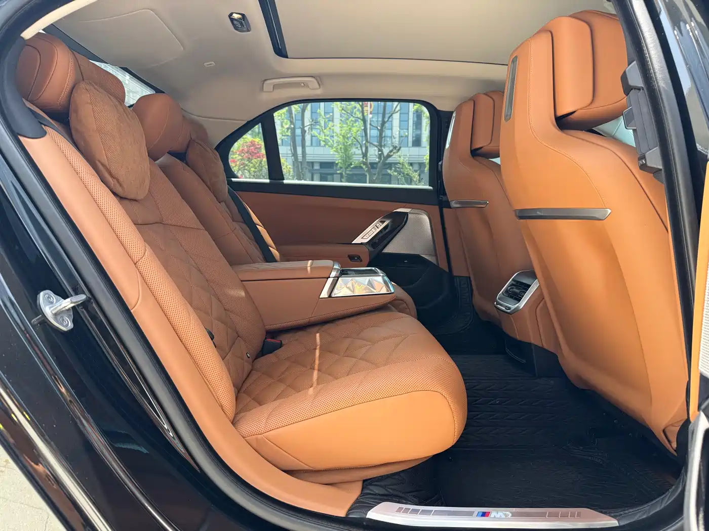 BMW 7 Series 2023 Model 735Li M Sport Package фото 10