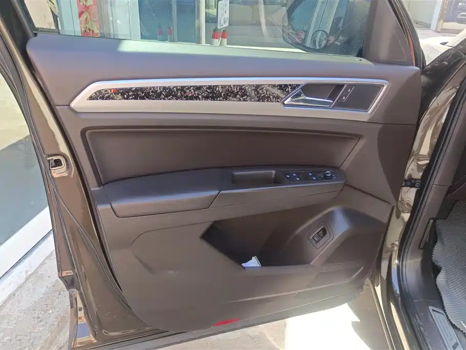 Volkswagen Teramont 2017 530 V6 4WD Luxury Edition фото 7