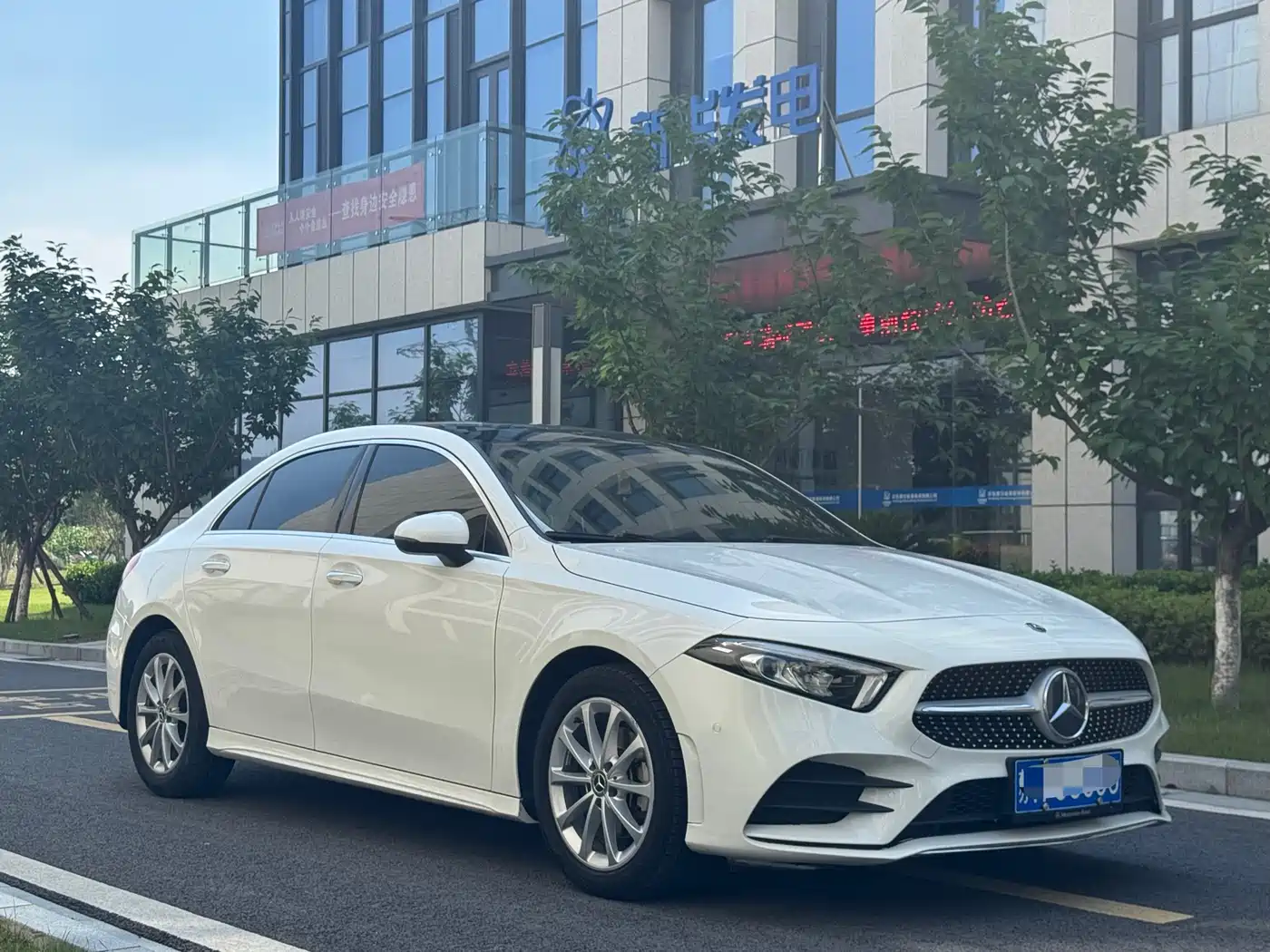 Mercedes-Benz A-Class 2019 A 200 L Sport Sedan фото 3
