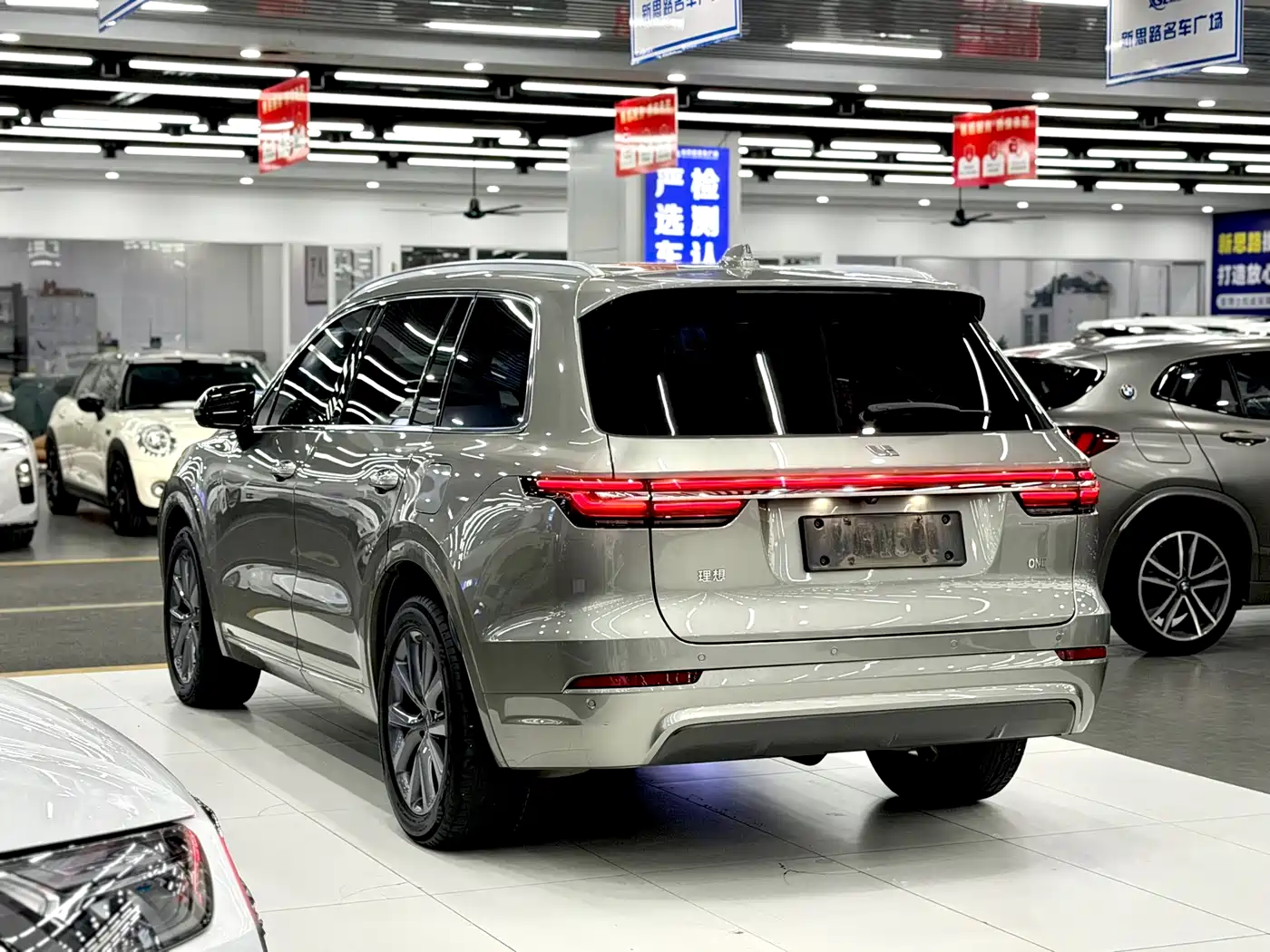 Фото 4 - Li Auto Li ONE