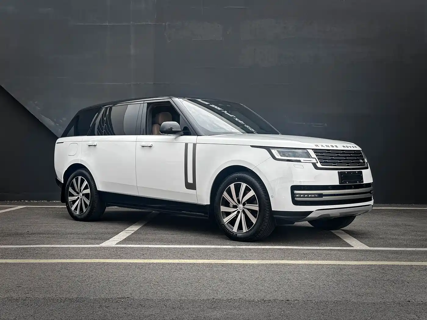 Land Rover Range Rover 2024 3.0 L6 400PS Golden Age Extended 7-Seater фото 2