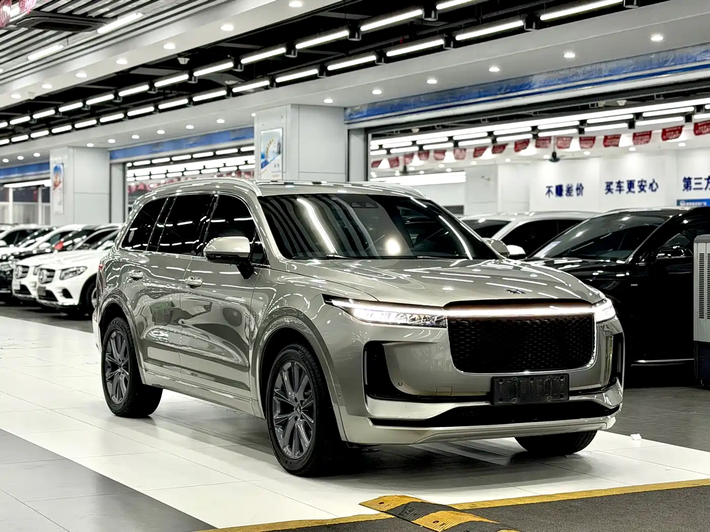 Фото 3 - Li Auto Li ONE