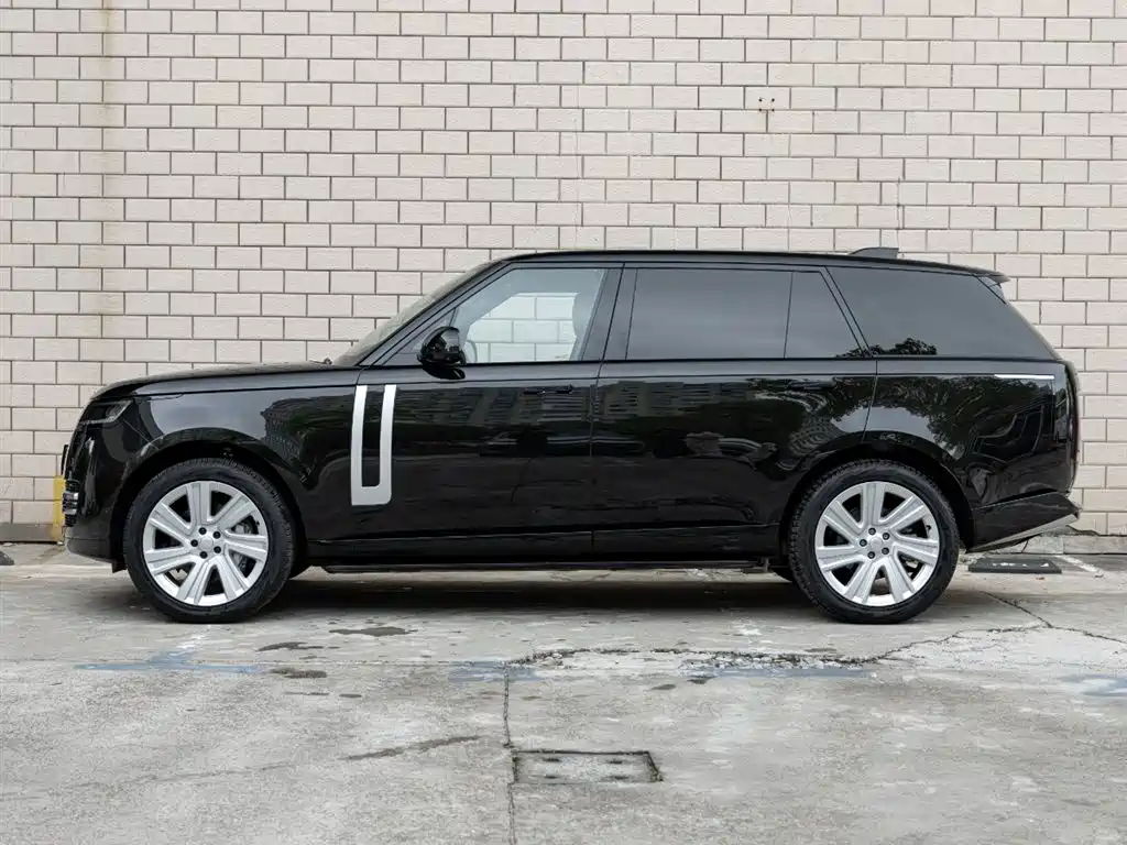 Land Rover Range Rover 2024 3.0 L6 400PS Genesis Extended фото 7