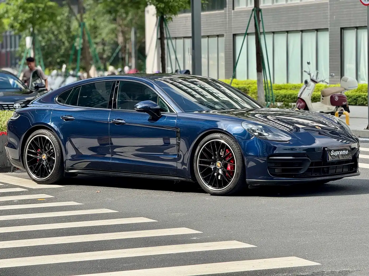 Фото 3 - Porsche Panamera