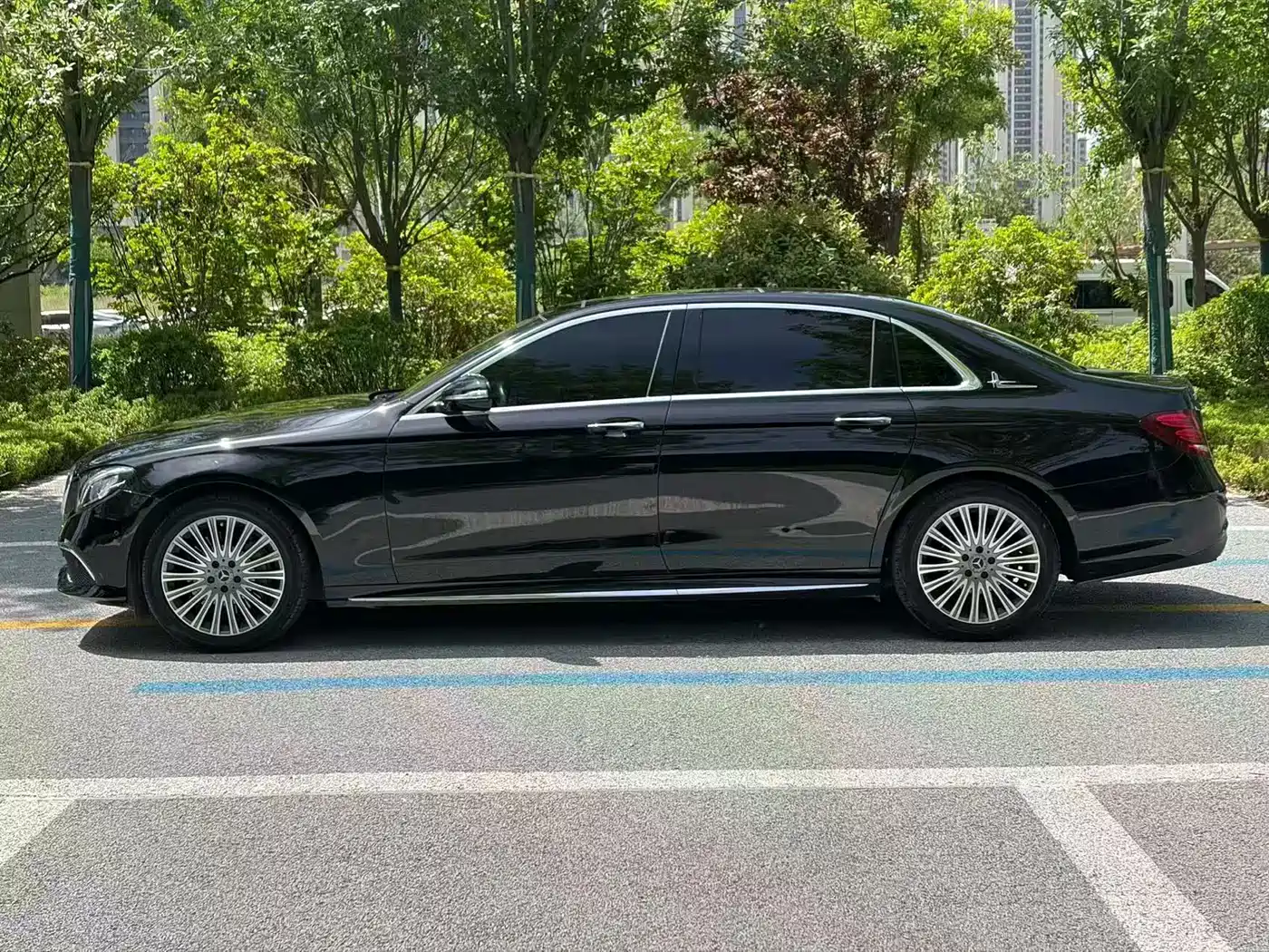 Mercedes-Benz E-Class 2017 E 300 L Sport Fashion фото 3