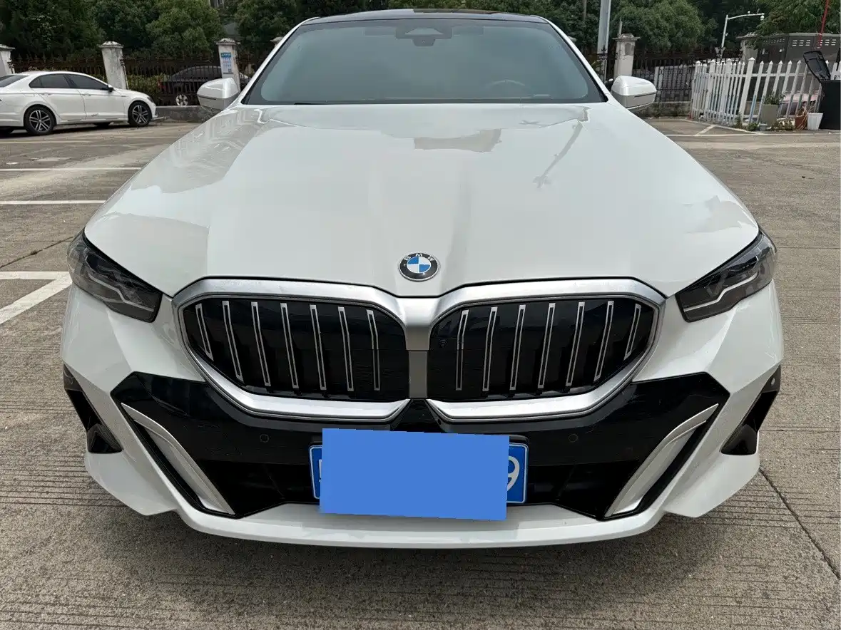 BMW 5 Series 2024 525Li M Sport Package фото 2